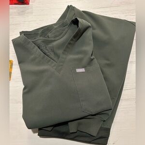 Figs Moss Scrubs